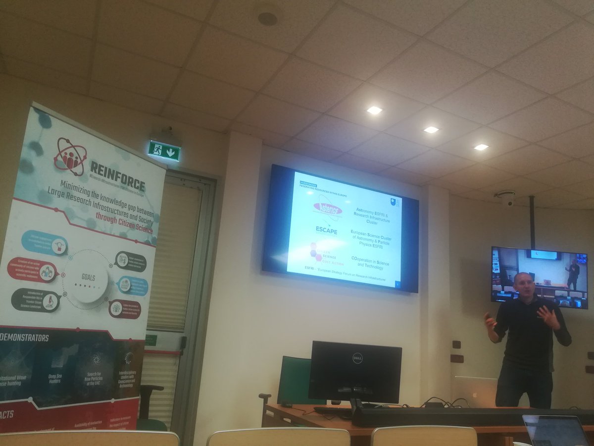 ReinforceEU's tweet image. Hugh Dickinson, @the_zooniverse Postdoc &amp;amp; #Researcher, illustrates European projects which similarly rely on #CitizensScience approach to support #Scientific literacy, #innovation &amp;amp; #knowledge promotion 📖🎓