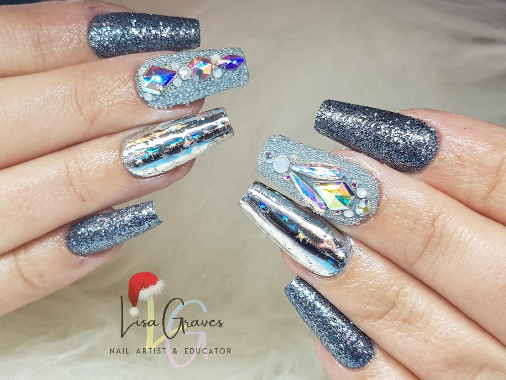 LauraPriestley7's tweet image. Its that time of year....  Christmas party nails!!! #sparkly #megabling