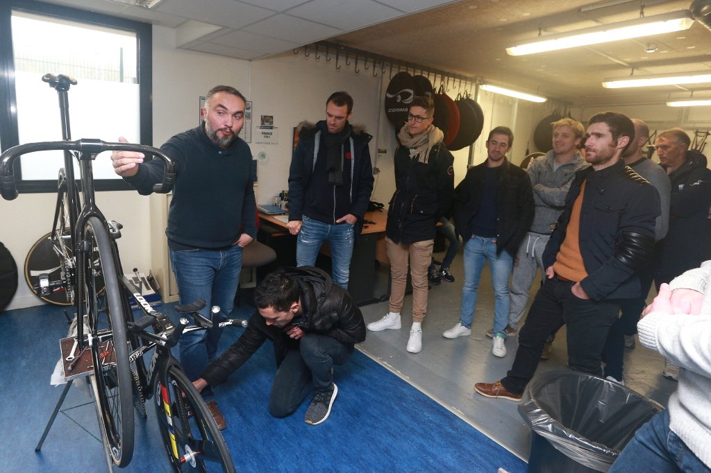 FFCyclisme's tweet photo. La @FFCyclisme a accueilli la dernière session de la formation DEJEPS, destinée aux athlètes de haut-niveau. 

Au programme, ateliers pratiques et théoriques en présence de Bruno Lecki, manager de la filière piste au sein de la DTN. https://t.co/UepV5EVCiH