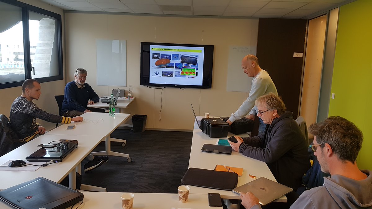 FormatDrone's tweet image. Pilotes opérationnels #drone #thermographie #infrarouge appliquée aux #bâtiments et #PanneauxPhotovoltaïques Bons vols à tous