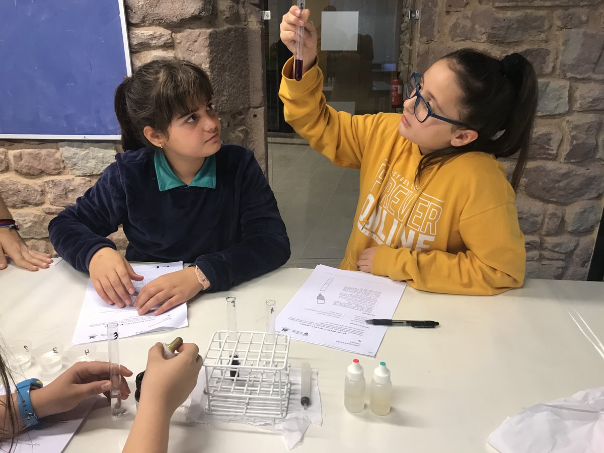 COOPPAIDOS's tweet photo. Els alumnes de 6è 👦👩 van anar al Centre de l’Aigua 🚰 Can Font. Van realitzar l’activitat “Investiguem què hi ha a l’aigua”, van analitzar químicament 👩🔬 ⚗️ l'aigua 💦 #TotsSomPaidos #EducacioPrimaria #SortidesPaidos #odspaidos2030 @EscolesCoop @agrescatAEC @FTrams @montpeita https://t.co/IvyzQ7SfHM