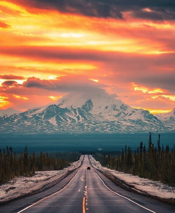 gorgeous_pix's tweet photo. Mount Drum in Alaska. From u/BebaColombianaXo on /r/mostbeautiful #mountdrum #alaska #mostbeautiful https://t.co/AHI41xcnTS