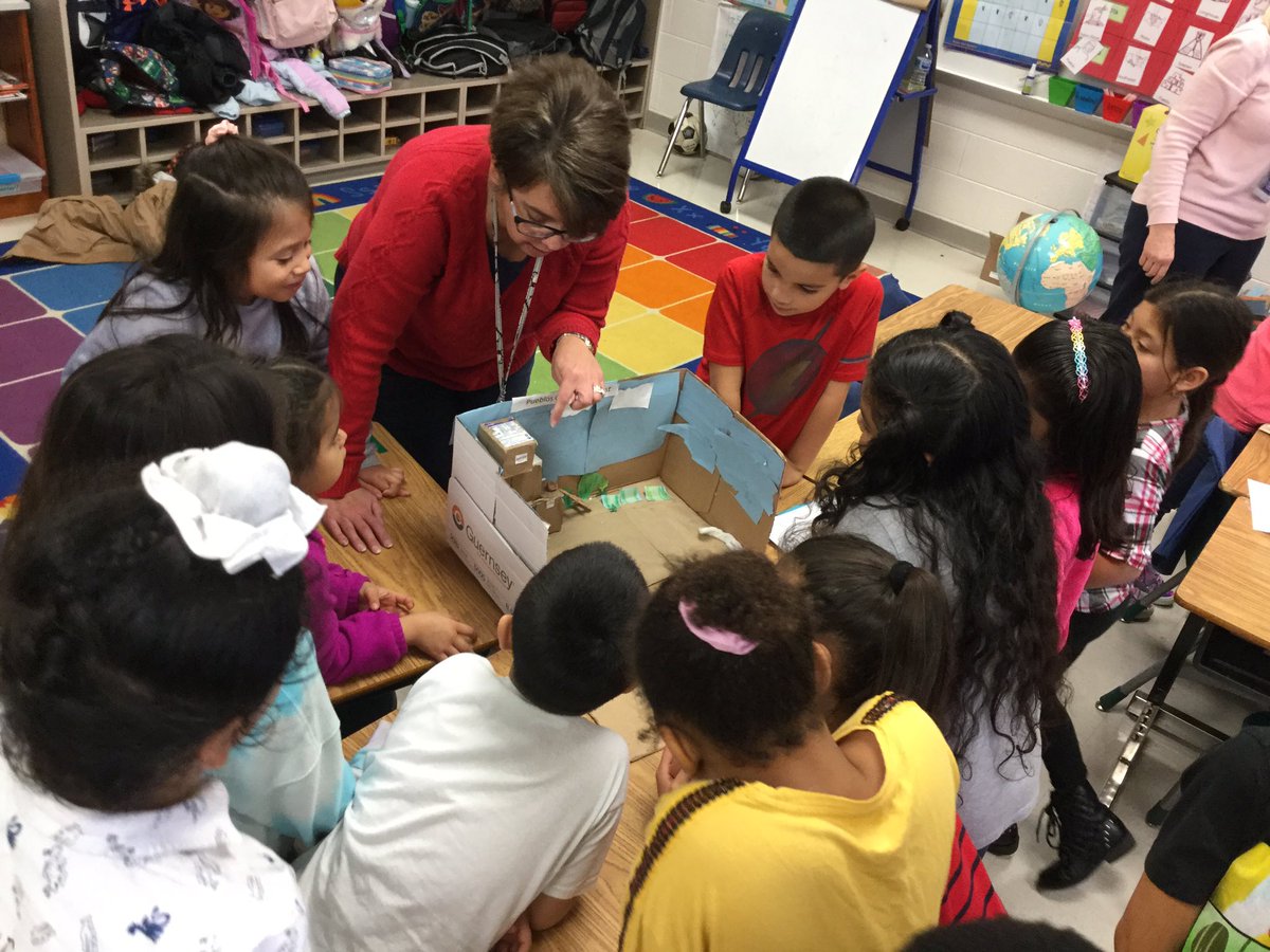 HutchisonEagles's tweet photo. It’s Presentation Week in 2nd Grade! Our museum curators are communicating about their exhibits to 1st graders. 1st graders are reflecting on the experience! #FCPSPoG #FCPSPBL https://t.co/qtbn9oZR3M