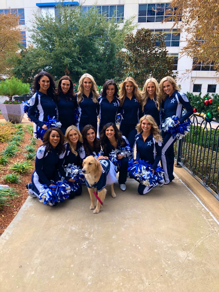 Wonderful morning at <a href="/childrens/">Children's Health</a> spreading holiday cheer! It was great to meet all of the sweet kids &amp; families. Also... can we get the girl in the front a uniform! 🤩💗