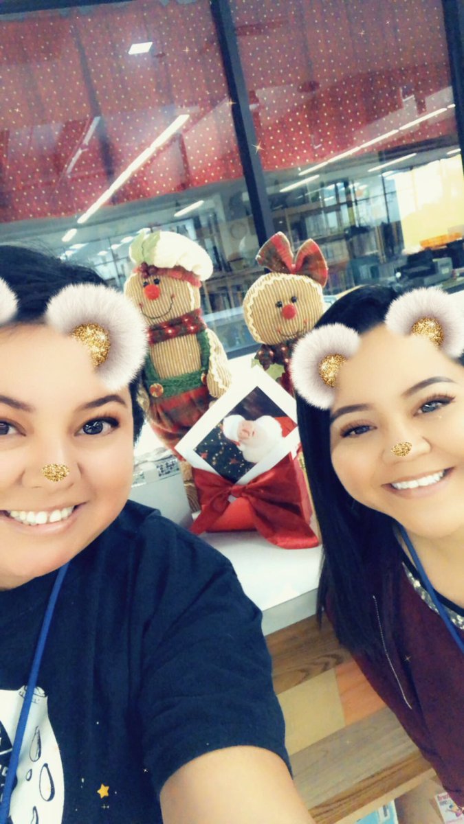 Ms_Garza5th's tweet photo. On a #santahunt here at @JonesAcademy1. Found my first one with the best partner @Mrs_Ayala_ https://t.co/bAARLTk7Rb