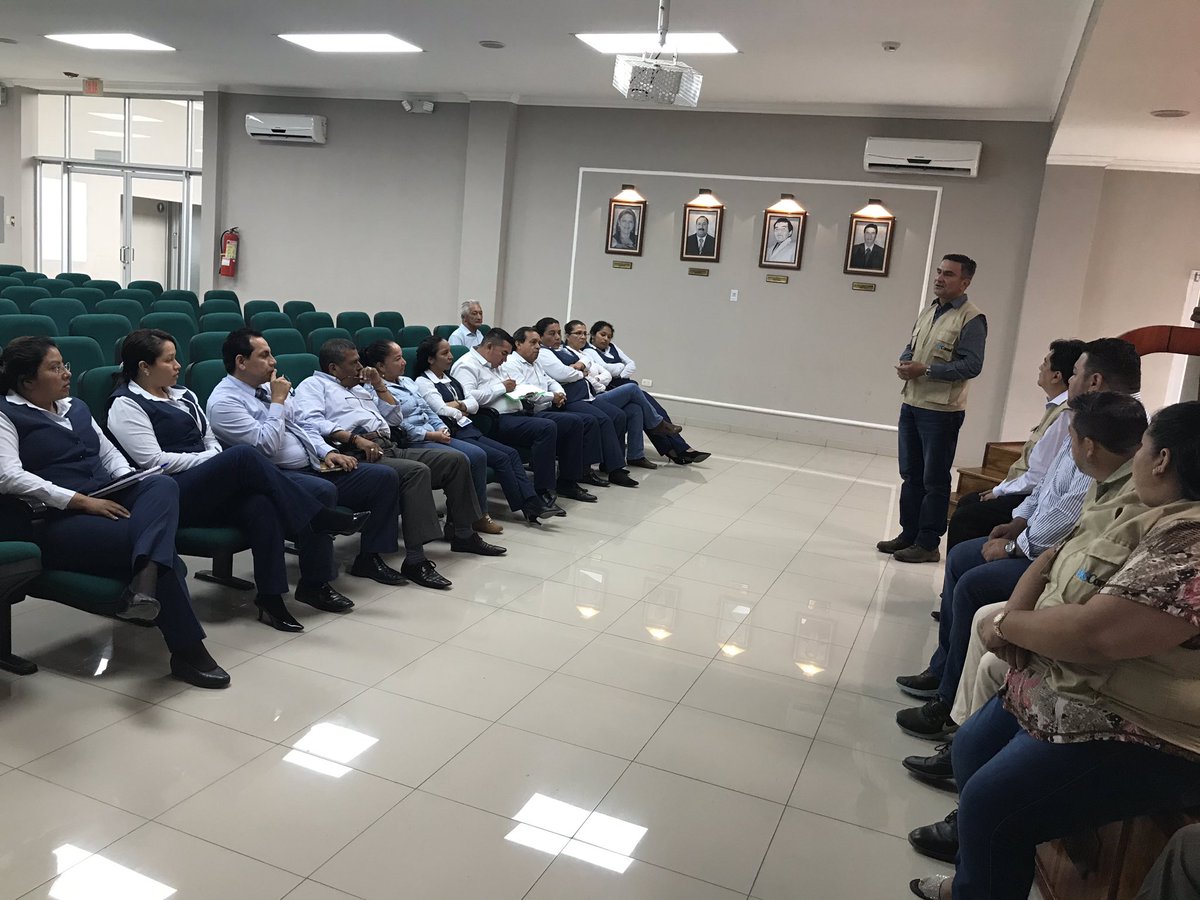 figconsul's tweet photo. Nos reunimos con el alcalde @Marvinsalas_35 y los directores del @alcaldiadenobol para iniciar la consultoría del Plan de Desarrollo y Ordenamiento Territorial de Nobol 2020-2027 https://t.co/2gFZEUIKfV