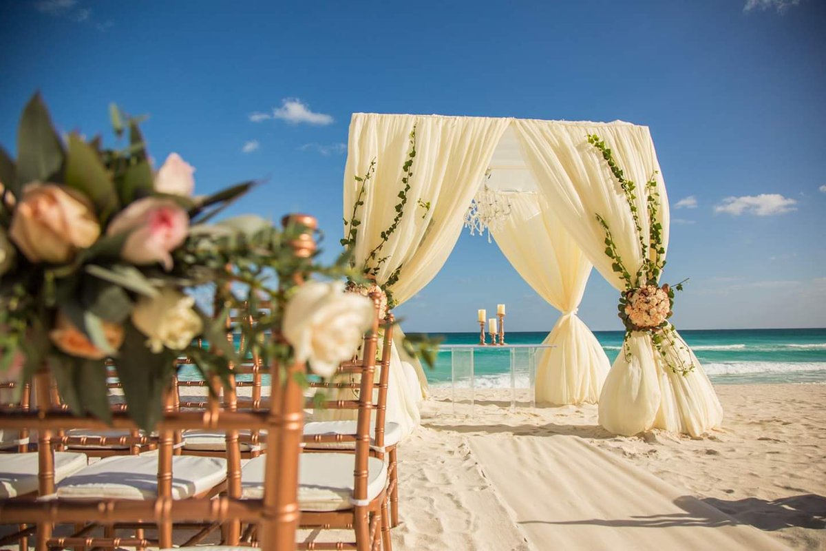 In the Riviera Maya you´ll discover unique and unparalleled journeys that are ideal for celebrating the wedding of your dreams.🤵👸

Contact us at weddings@lomas-travel.com / tel. 414 755 0412

.
#weddings #weddingsbylomas #Bride