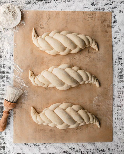 the_feedfeed's tweet image. This Wild Yeast Challah is the perfect baking project for long winter nights! Make a 5-strand braid for this gorgeous loaf!

Get the recipe: thefeedfeed.com/besondersgut/w…
#feedfeed #challah #braidedbread #freshlybaked #breadbaking #wildyeast #yeast #homemadebread #bakingproject