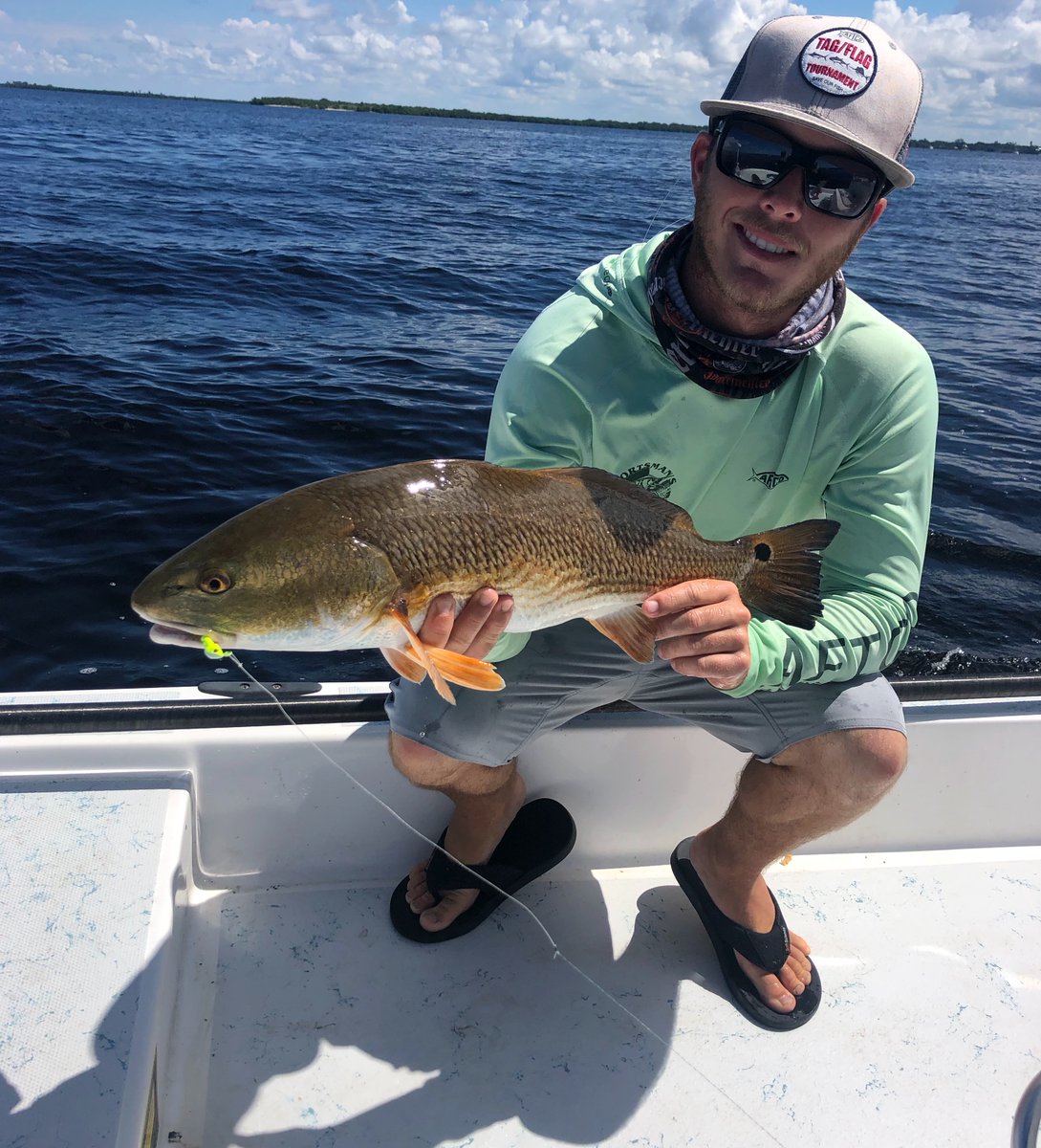 TIFRTV's tweet photo. Capt. Ridge Murphy is red(y) for another week of fish fights! Whose with himโ๏ธ @BassAssassinLur @aftcofishing @softsciencecorp @costasunglasses #BornOnTheWater #Redfishing #Redfish #InshoreAngler #InshoreFishing https://t.co/AXGioR2DKL