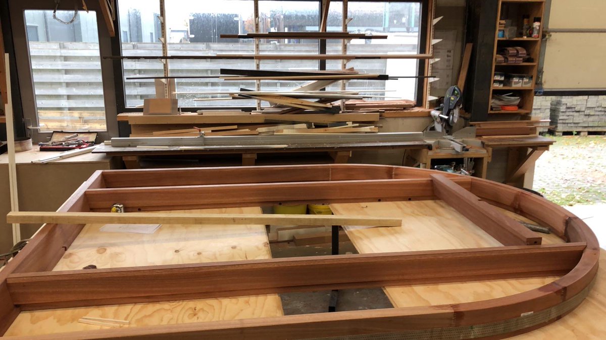 grand_nb's tweet photo. Zie hier de nieuwe kozijnen voor de @grand_nb in #jugendstil. Van werkbank naar in de grondverf. #oldambt https://t.co/FKjv8OPqbb