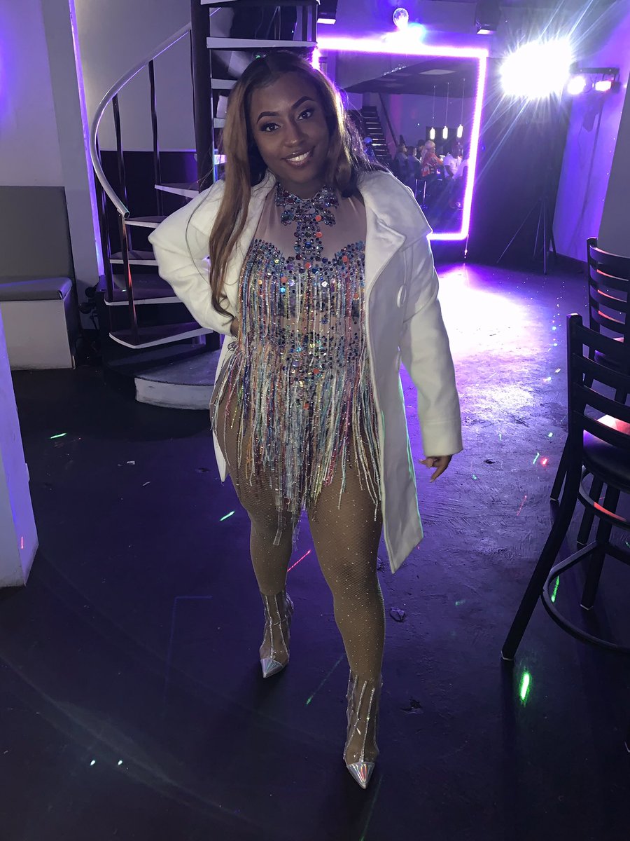 Ashcakesphat's tweet photo. If you aint love me like dat, you wouldnt keep running backβΌοΈ
#Iamdashit #keeprunningback #problemsolved #problemsolver #spendmoneyonshxtcuzIwanna #custommadefit #Ilooksdamngoodfor28 #boujeebxtch #expensive #IgetwhatIwantallthetime #spoiledrotten https://t.co/45k00nKGOk