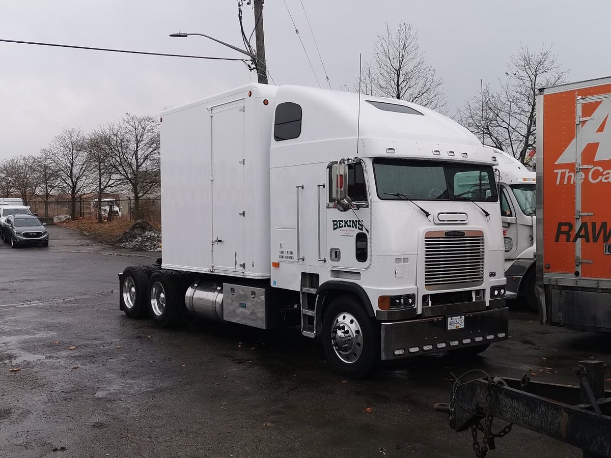 SteveCashmore's tweet photo. Out with the old, in with the....older. #NewRide #Freightliner #1997 #Cabover https://t.co/LYxFPOuSAM