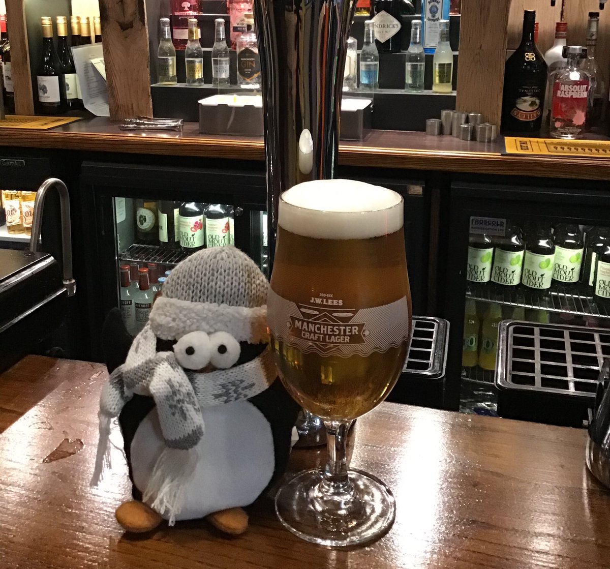 RoseofLancs's tweet image. #day9 in our #pengwin 🐧🐧 #CountdowntoChristmas #ChristmasAdventGiveaway Today you can win two pints of Manchester Craft Lager🍻🍻🍻 Simply RT or Share on our Facebook for a chance to win. 🍻🐧
