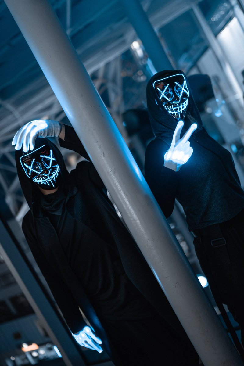 the_neonescent's tweet photo. Smile for the camera. You are being watched!
With NEON @DarkyMoony on the right🤘🏻
Photo and edit by @SarahJenak
#purge #purgemasks #ledmasks #neonaesthetics #frankfurt #myzeil #streetwear #nightphotography https://t.co/6uzbvS1IUl