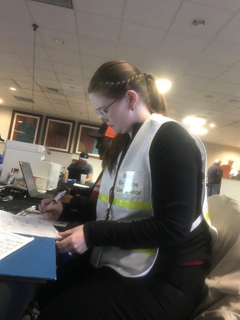 TCEQ's tweet photo. TCEQ has been working with Unified Command since Nov. 27 in response to the TPC Port Neches Plant fire. Pictured is TCEQ's Jillian Layton working at the @PortNechesUC Emergency Operations Center.
The latest air quality monitoring data can be found at https://t.co/sNaI21Z9bb https://t.co/6YsmwA4DFW