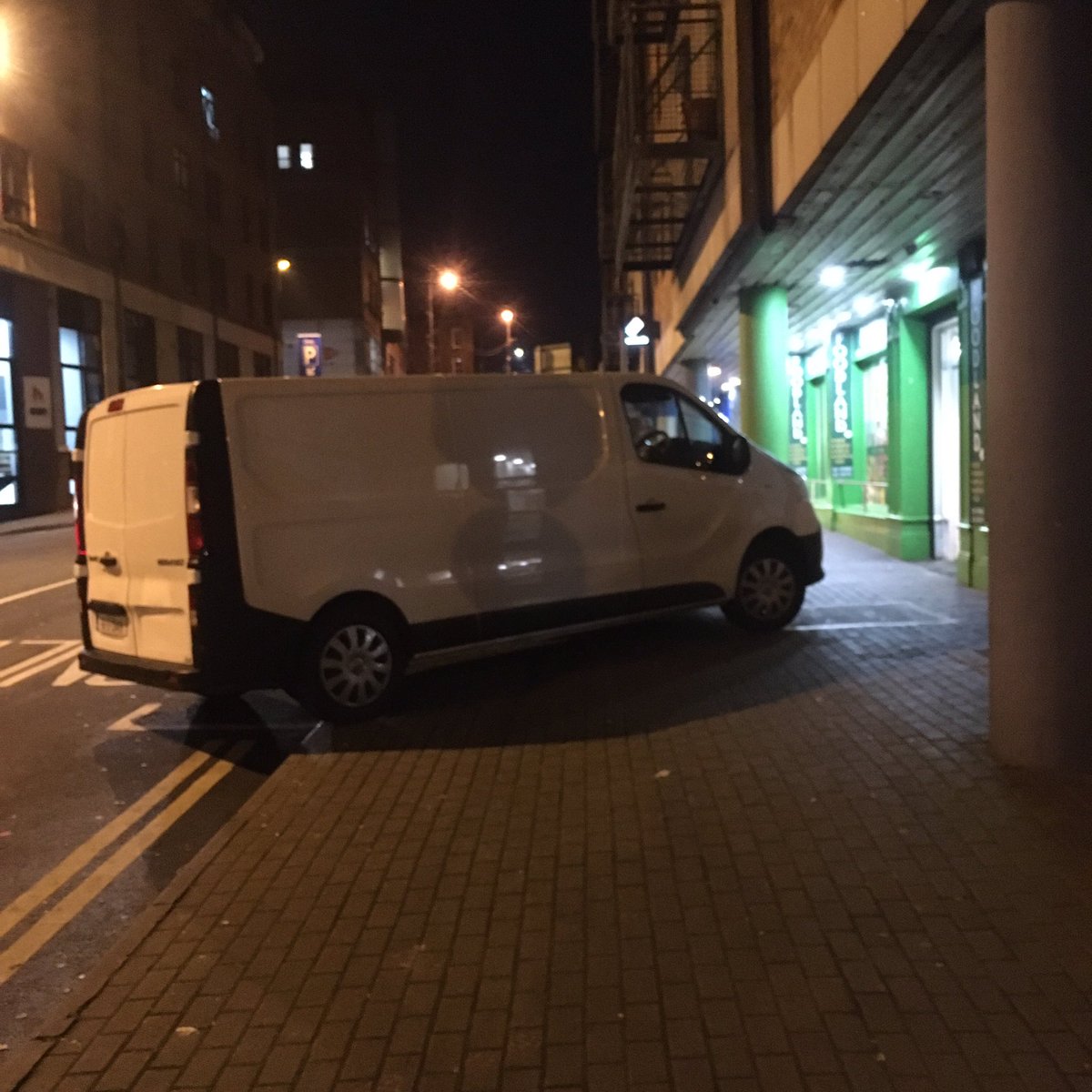 meanderingtripe's tweet photo. I don’t know what sort of arrangement foothpath-parkers in Mount Kennett Place have with @LimerickCouncil that enables them to park across the entire path but, as it’s the norm there, it’s probably just as well that it isn’t like that across the whole city.

#FixLimerickParking https://t.co/ZxAuEJ2ZzR