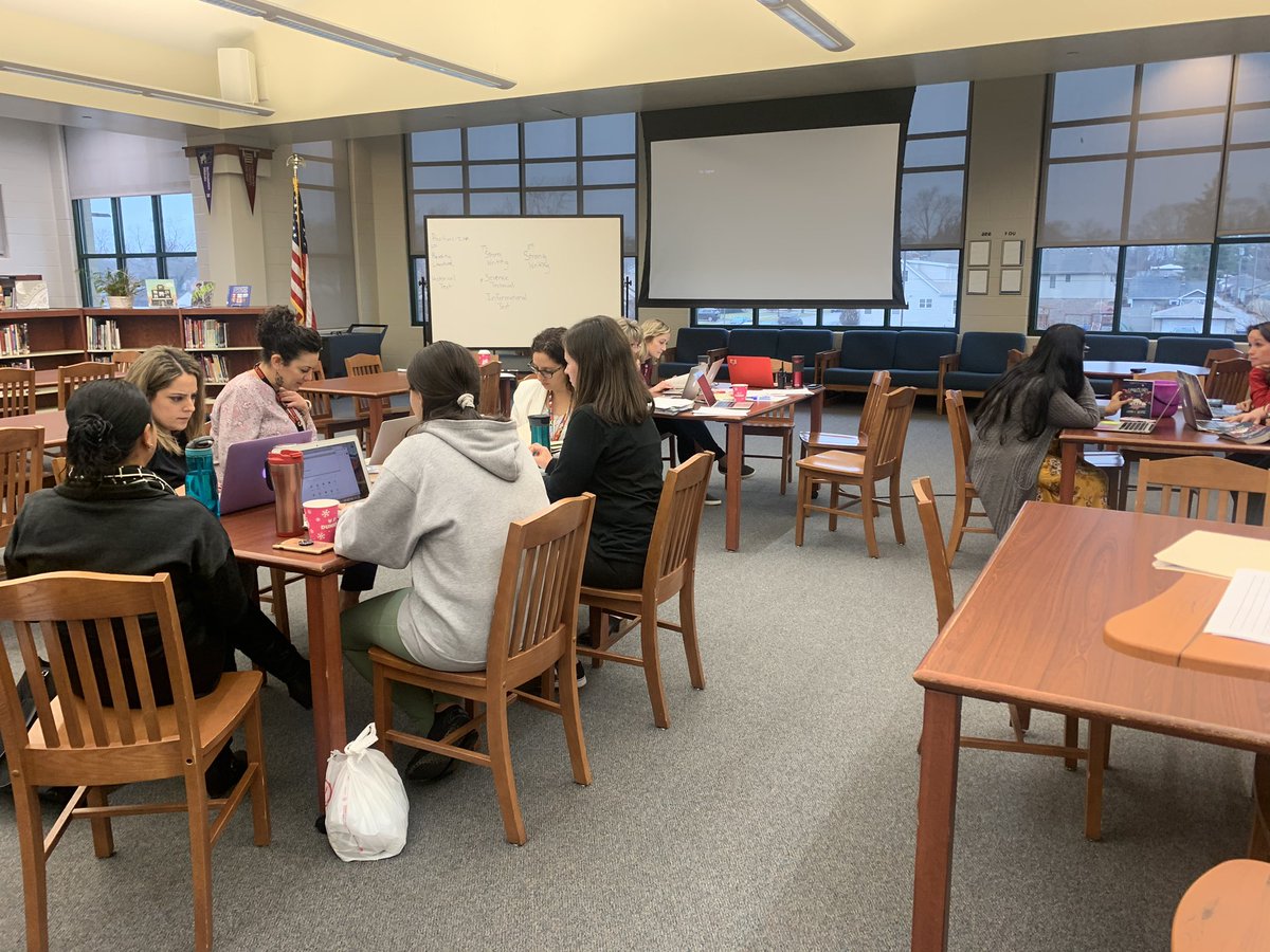 McMMalone's tweet photo. ELA PLO great work with great minds #olhms #d123 #d123learns https://t.co/xqLkDzGiMt