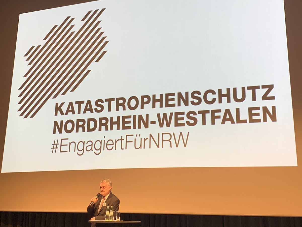 Heute Abend als Ehrengast im Innenministerium zum Tag des Ehrenamts. Innenminister <a href="/hreul/">Herbert Reul</a> zieht Bilanz und bedankt sich bei den ehrenamtlichen Katastrophenschützern.
#EngagiertFürNRW #DLRG