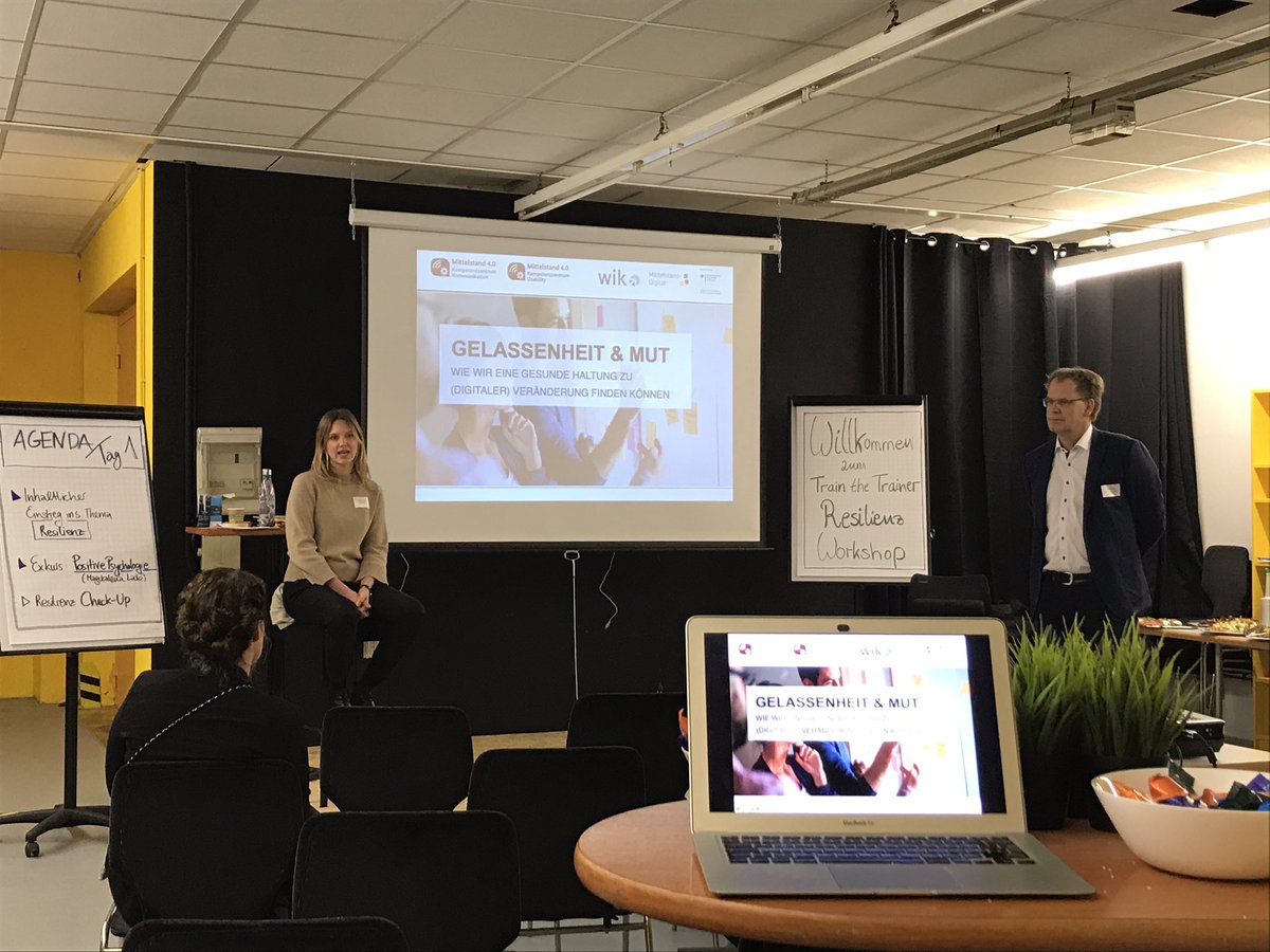 Los geht’s mit dem Train-the-Trainer Workshop zum Thema Resilienz mit den Kollegen von @UUXdigital.
#Resilienz #Mittelstand40 #Veränderung #Digitalisierung #Workshop #komm_digital