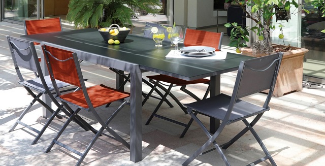 Faciles à nettoyer, les tables en verre nécessitent néanmoins de connaître quelques conseils d'entretien. bit.ly/entretien-verr…