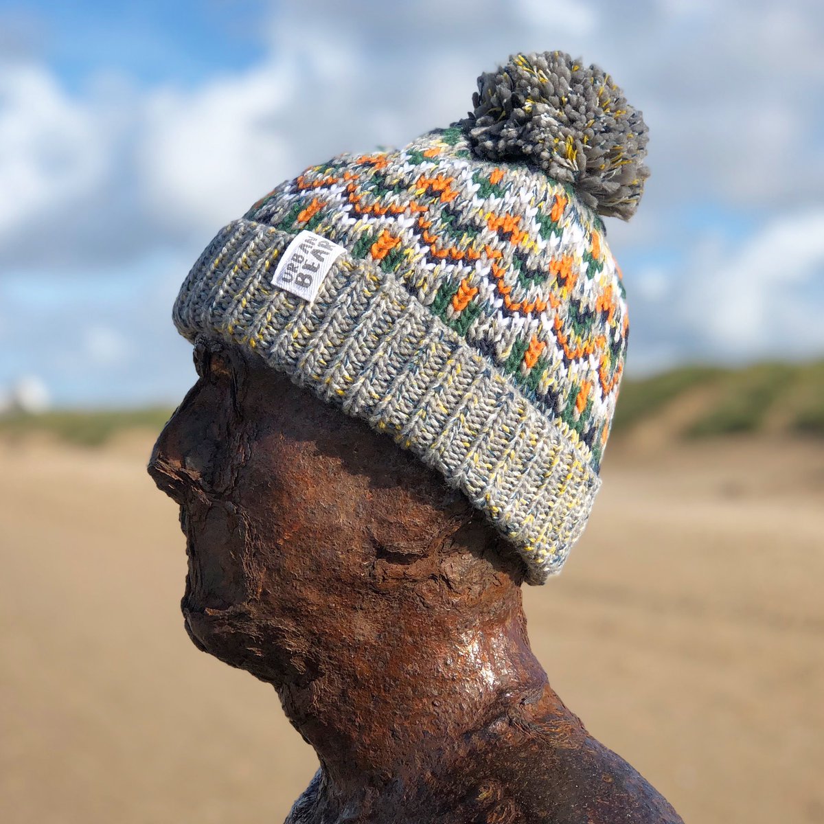 Just over a week left to order hats on our Etsy shop to arrive before #Christmas day 📮 Thursday 19th December for UK 🇬🇧 &amp; Wednesday 11th December for USA 🇺🇸 🚚 
.
.
#beanie #beaniehat #winterhat #bobblehat #hats #tuque #stockingfiller #travelgiftideas #giftsforhim #presentideas