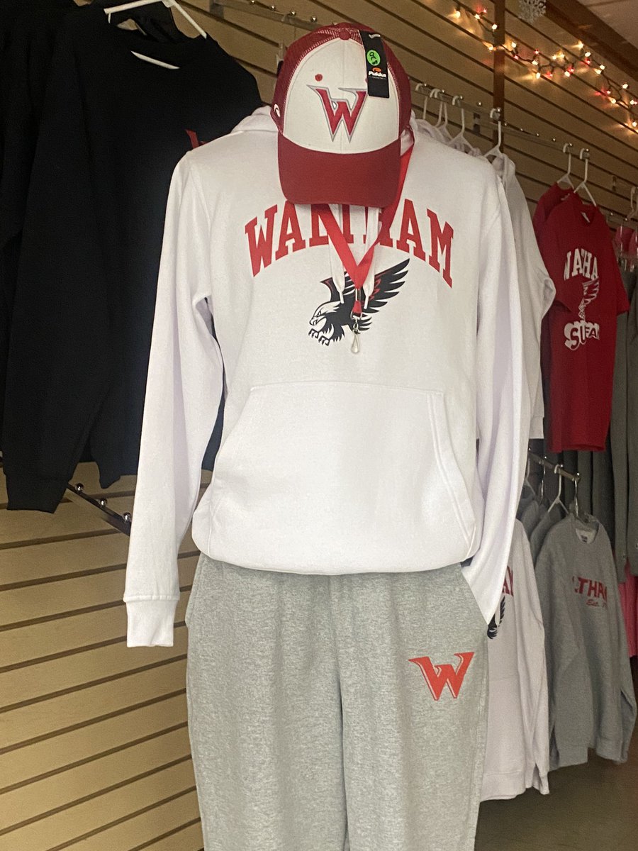 WHSCTEprograms's tweet image. Cappie says come to the Whs hawks nest to get your Whs gear for a holiday gift  for someone 🎄🎅🏻