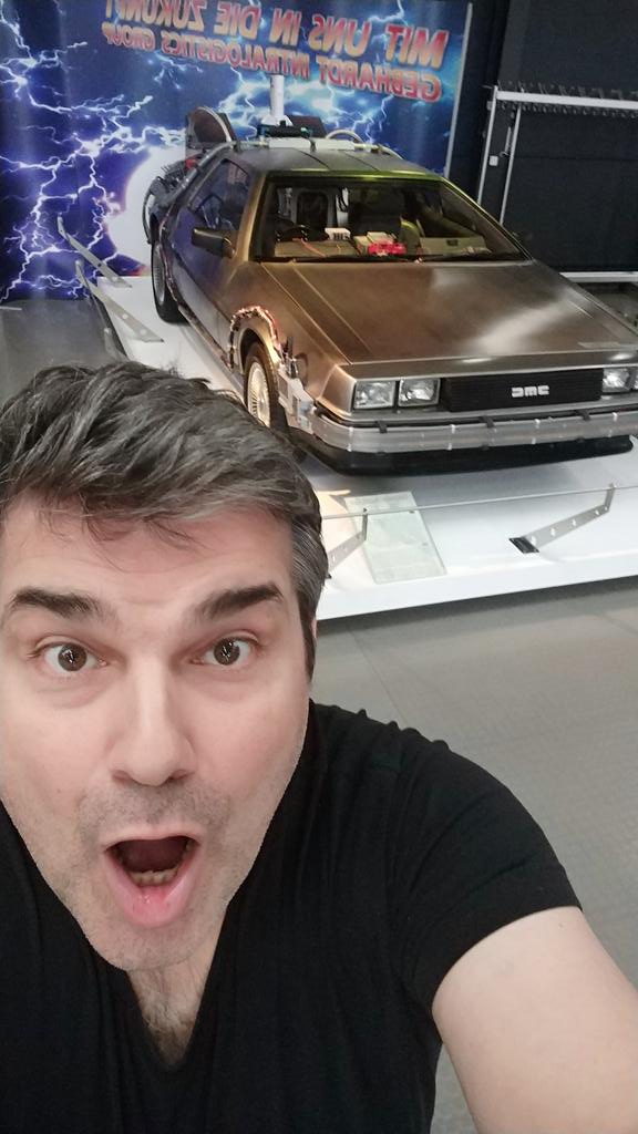 Wir müssen zurück! Zurück in die Frankfurt! Mittwoch im Moussonturm mit "Die Befreiung" und mit Andreas Dorau. Am Donnerstag im kukuun/Reeperbahn/Hamburg. Wo wir hingehen, gibt es keine Straßen...