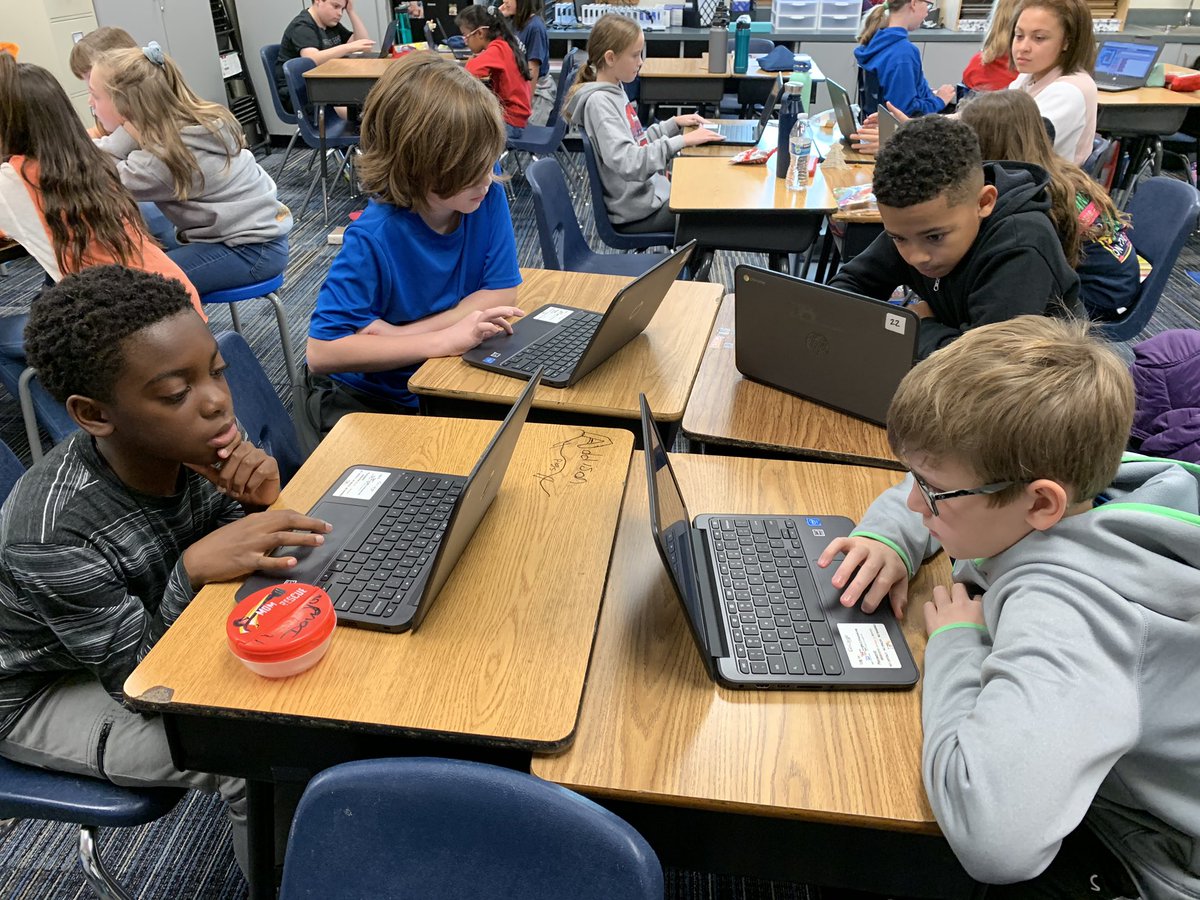 Stratton Stallions coding during the #HourOfCode!