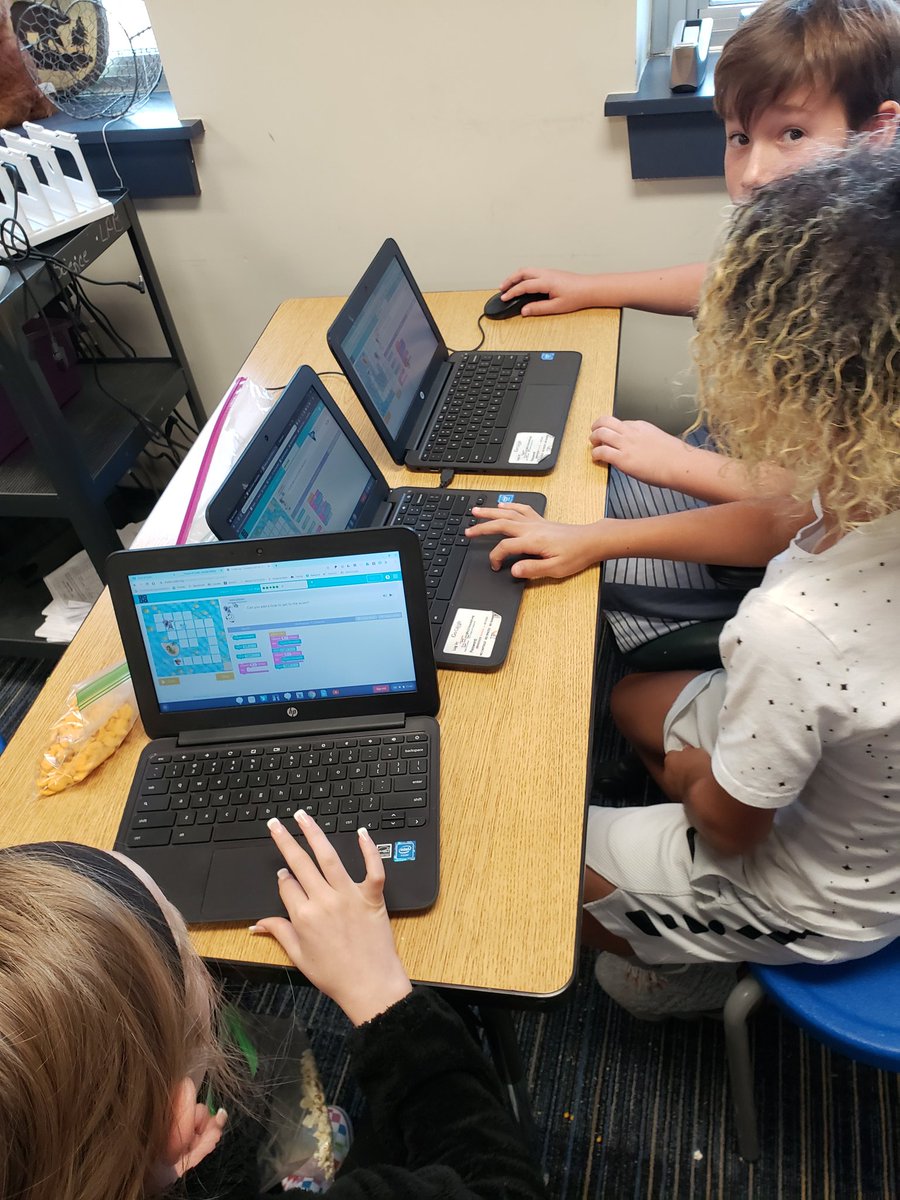 McKinney Mindcrafters are doing a great job with programming.
#HourOfCode 
<a href="/CarrieJostmeyer/">ℂ𝕒𝕣𝕣𝕚𝕖 𝕁𝕠𝕤𝕥𝕞𝕖𝕪𝕖𝕣</a>