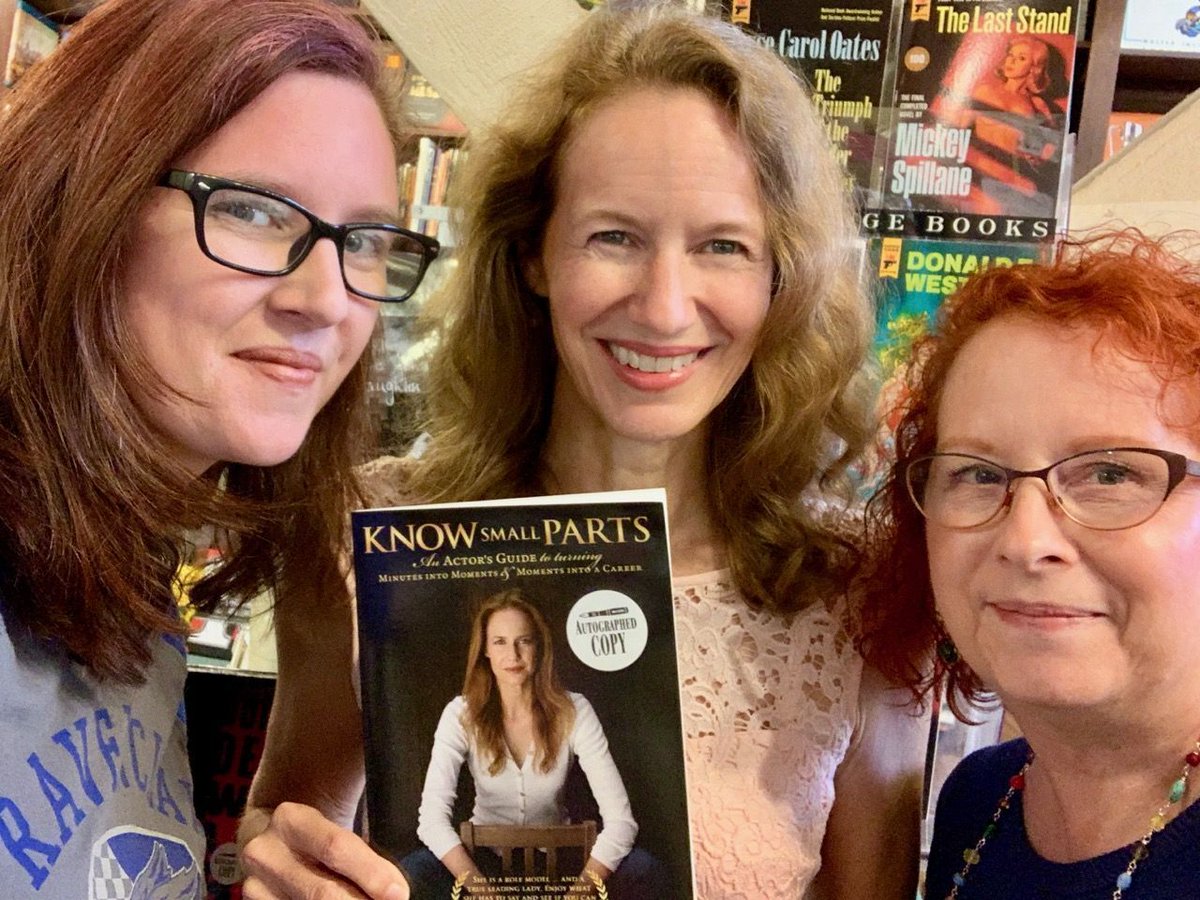 KnowSmallParts's tweet image. The perfect #book for #actors and aspiring actors! #actorslife #BehindTheScenes #actor #actress #acting #AUDITION #Casting #actingtips #auditions #gifts #books #acting #actingbook Signed copies and #shipping at @GDBookShop. buff.ly/2s6SnN5 #ChristmasGift #holidaygift