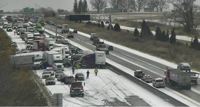 TommieClarkWBAL's tweet photo. RIGHT NOW: A major pileup is shutting down I-80 westbound near Altoona. Our @TisiaMuzinga was in the mix of it all when it happened! She's ok and will be LIVE at noon from the scene. @KCCINews https://t.co/lUVrRT5b7C