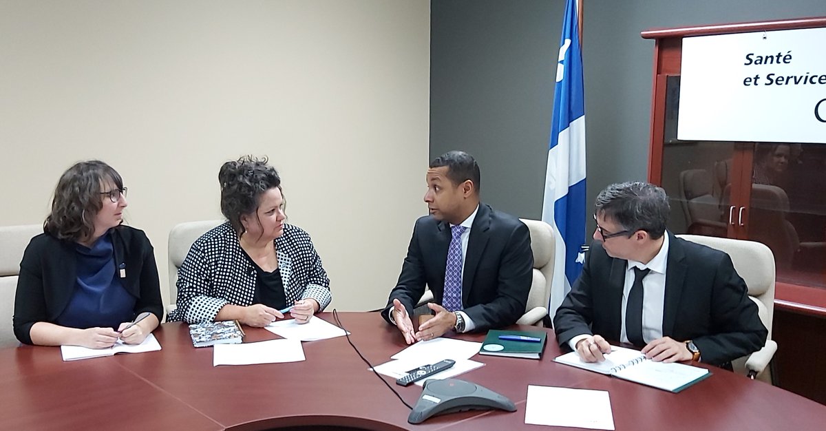 APTSQ's tweet photo. Rencontre positive entre @CarmantLionel et @APoirierAPTS. Notre présidente a évoqué les conditions d’exercice difficiles et a rappelé que les violences subies en milieu de travail ne sont pas l’apanage des centres jeunesse mais touchent tous les intervenants psychosociaux #polqc https://t.co/rjD64NlJwm