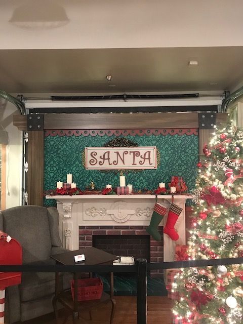 Clementine_PB's tweet photo. New Santa set is up and running in Oregon! ✨

Join us @ the 5th Street Public Market! Meet Santa, have your photo taken, and enjoy the magical holiday season. 
This setup is for kid photos only. 
#SantaPhotos #Santa #MeetingSanta #Holiday #HolidaySpirit #HolidayShoot https://t.co/nORMTx4xYG