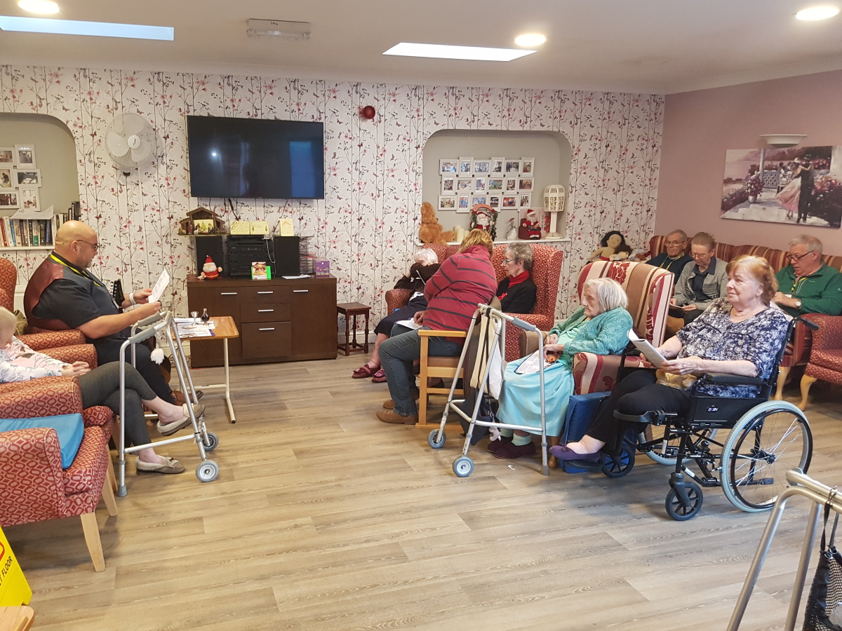 Carehomesuk's tweet photo. Trentham Parish Church have visited us this afternoon for a wonderful Christmas carol service and holy communion ❤️

#Wellbeing #MeaningfulActivities #DementiaCare https://t.co/ymp95WXmq3