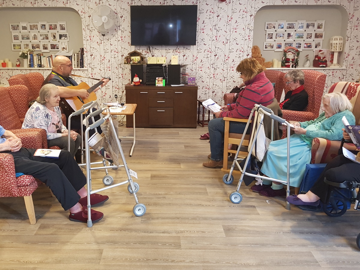 Carehomesuk's tweet photo. Trentham Parish Church have visited us this afternoon for a wonderful Christmas carol service and holy communion ❤️

#Wellbeing #MeaningfulActivities #DementiaCare https://t.co/ymp95WXmq3