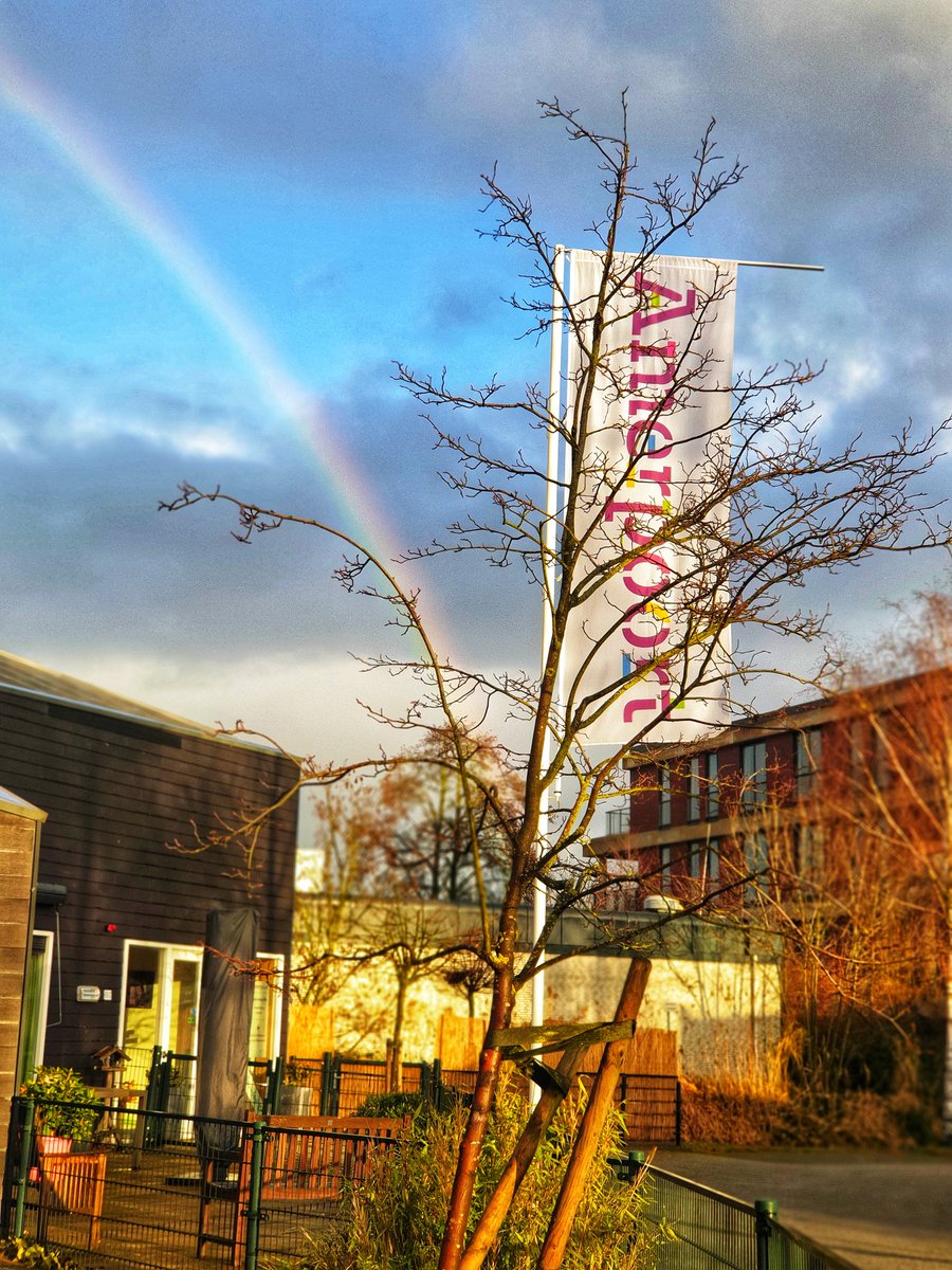 Pracht en praal bij t begin van onze dag op <a href="/DBherenweg/">Kerkelanden/Dagbesteding</a> <a href="/Amerpoort/">Amerpoort-Sherpa</a> #rainbow #regenboog #naregenkomtzonneschijn