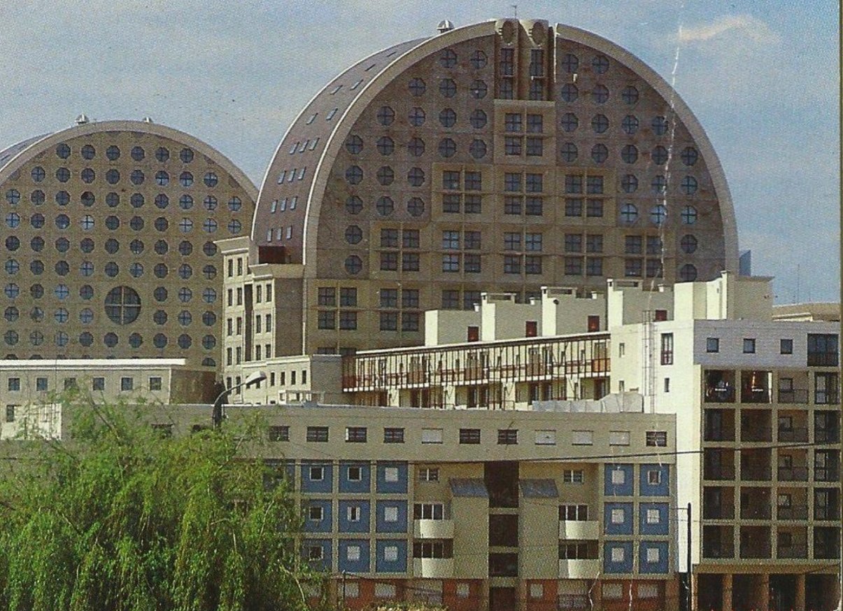 Memoire2ville Twitterren 93 C Est Dans Le Quartier Du Pave Neuf A Noisy Le Grand Qu Est Inaugure En 1984 1985 Cet Ensemble Architectural Detonnant T Co R9vhwwg1t3 Twitter