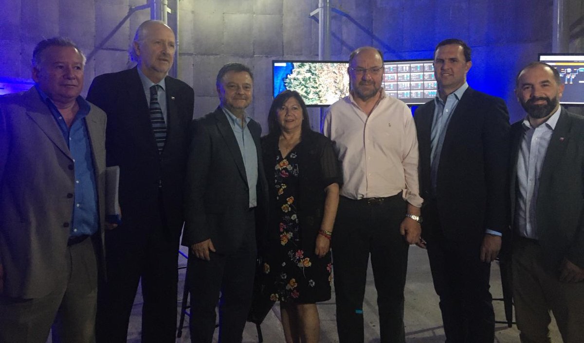AngloAmericanCL's tweet photo. En Batuco junto a @bprokurica, @amorenocharme y a la Presidenta de la Asociación de APR de @Goberchacabu, Ana Luisa Morgado, orgullosos de presentar el sistema de automatización y monitoreo que optimiza la gestión de agua en la zona, que beneficia a más de 55 mil habitantes. https://t.co/R8iozoSRuB