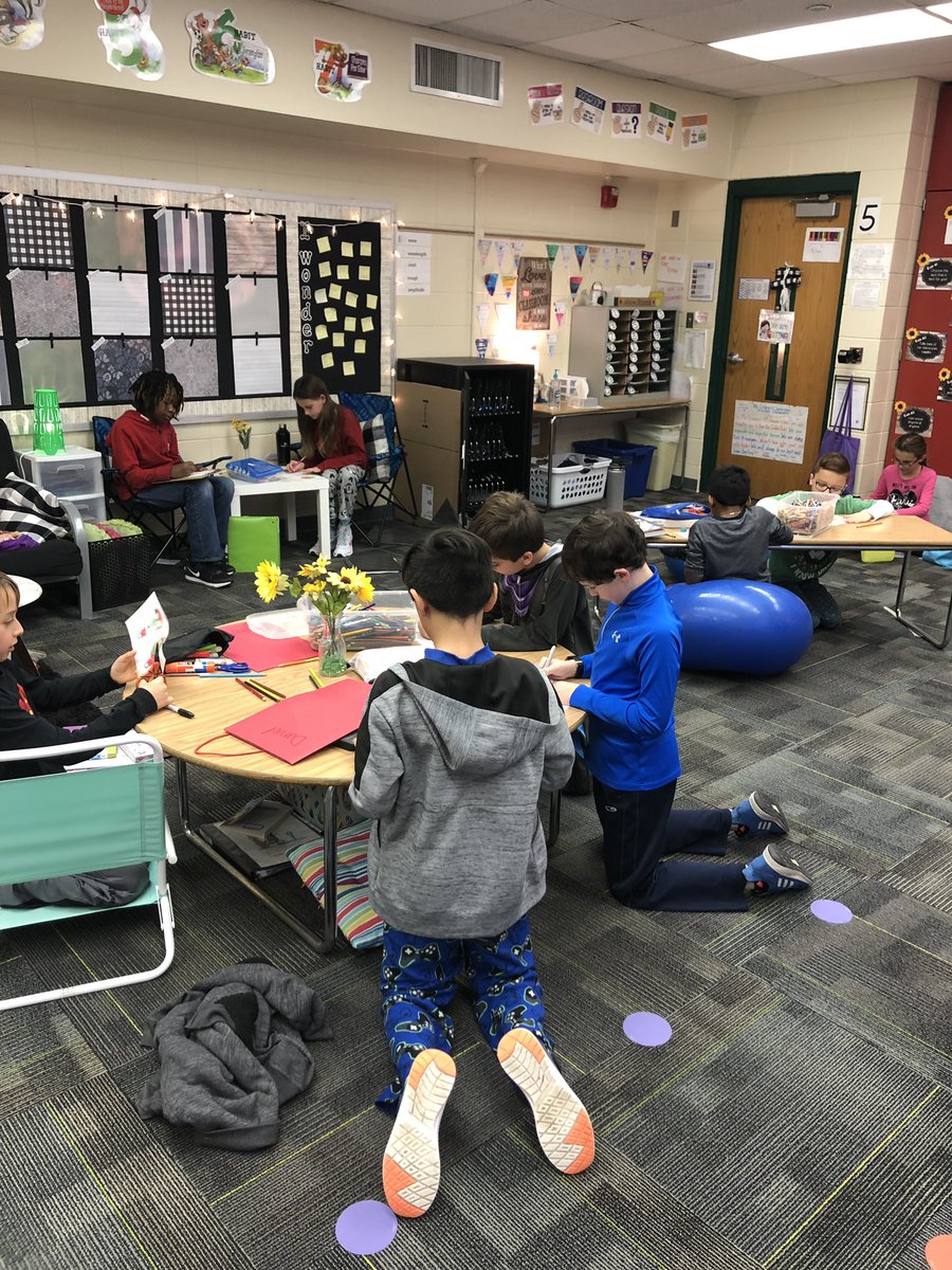 HayleyCronin5's tweet photo. Our classroom elves hard at work making Leader in Me ornaments to decorate our classroom leadership tree! #gpgators #leaderinme @TheLeaderinMe @DrPGodwin @schottangie https://t.co/gq1X0hu4fR