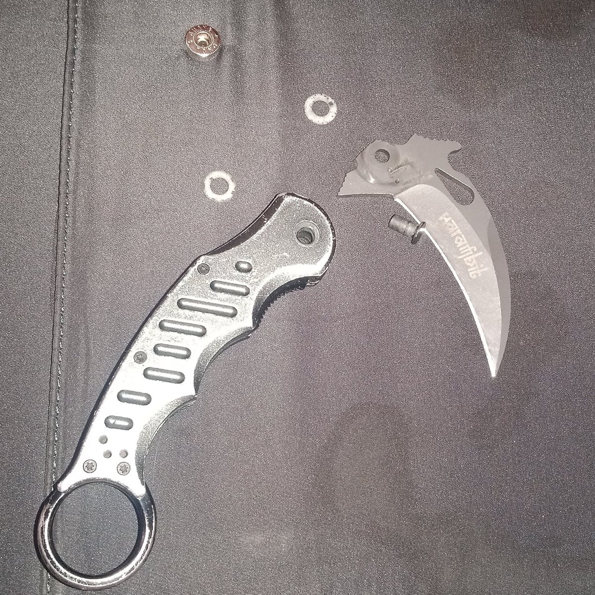 PatchesTactical's tweet photo. After about a year or so, the karambit has had enough of me. Let us all take a moment of silence to remember this great knife.
.
.
.
#karambit #knife #blade #edc #ibreakeverything #broken #patches #tactical #patchestactical #ohno #ohsnap #disabled #marine #veteran #shenanigans https://t.co/jjsSMMyQcS