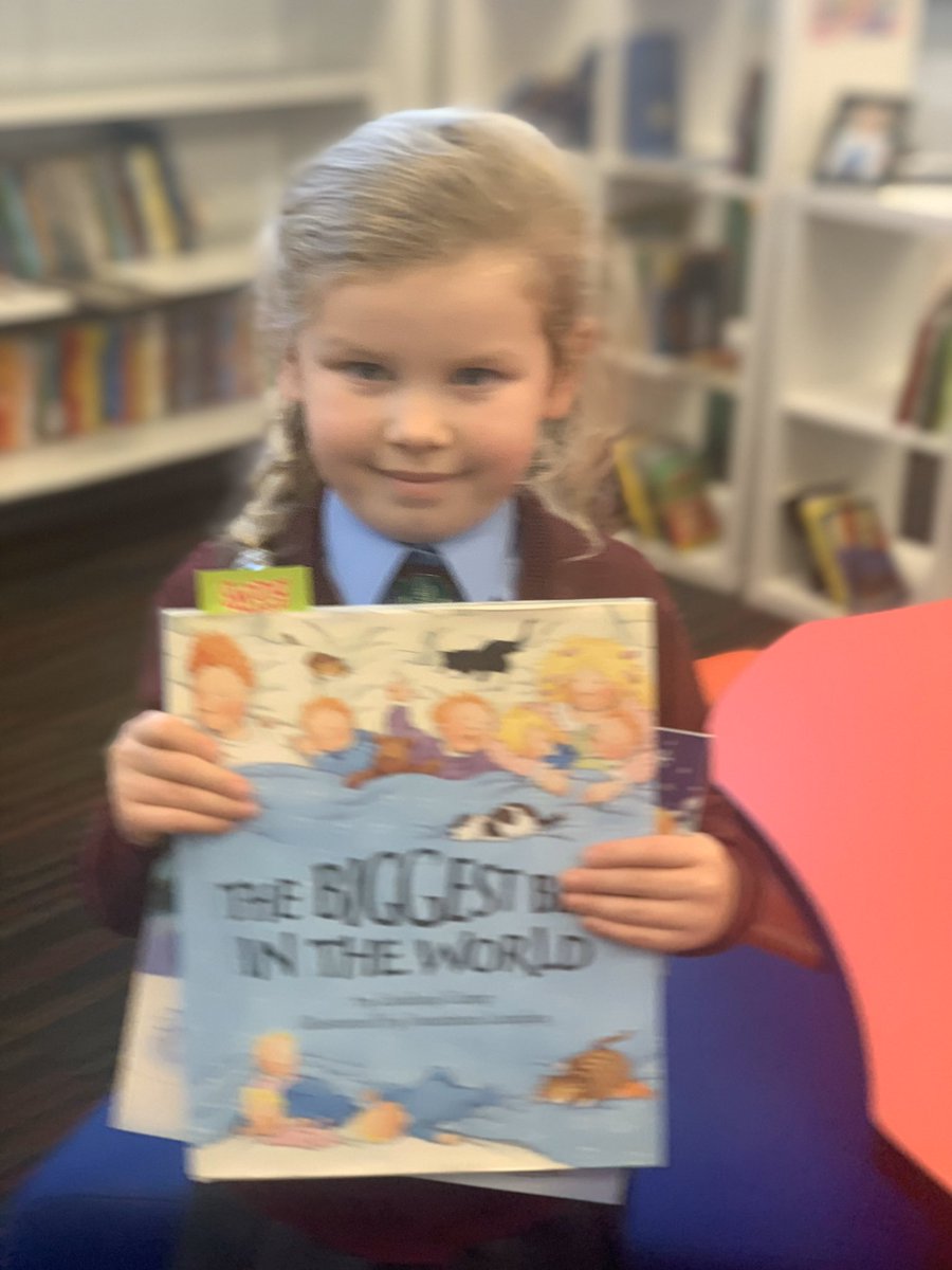 StCharlesGla's tweet photo. Primary 1a got to visit the school lending library today. Each child got to borrow two books to take home to encourage #ReadingforPleasure. #WeLoveReading #ReadingMakesUsHappy https://t.co/C33gp3S3Rd