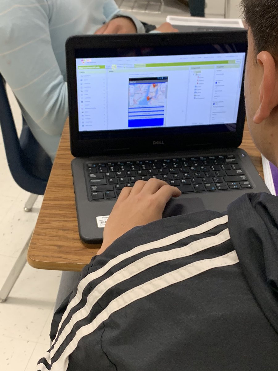 BRodri_BilTECH's tweet photo. Aztecs @EDAztecs_HS learning about STEAM and preparing for a future of coding! @SChacon_EDHS and @CoachTelas! #TeamSISD #HourofCode #CSforGood https://t.co/IOPH5ndyDt