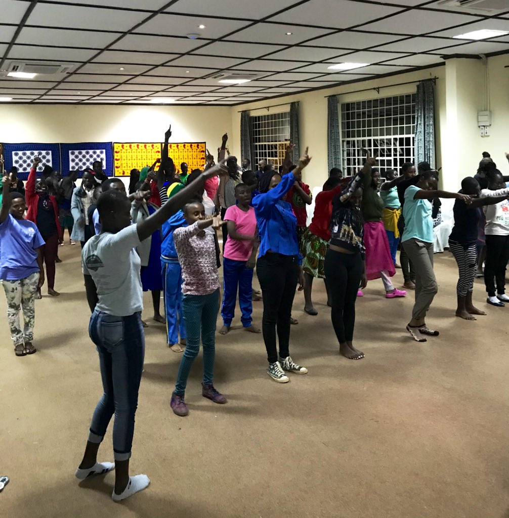 louisa_clara_'s tweet image. These girl leaders at #EAGLS2019 are part of #breakingthechain of #gbv with the #1BillionRising dance. 🔥🔥🔥

#genderequality #EAGirlsSummit19 @CreativeAction_