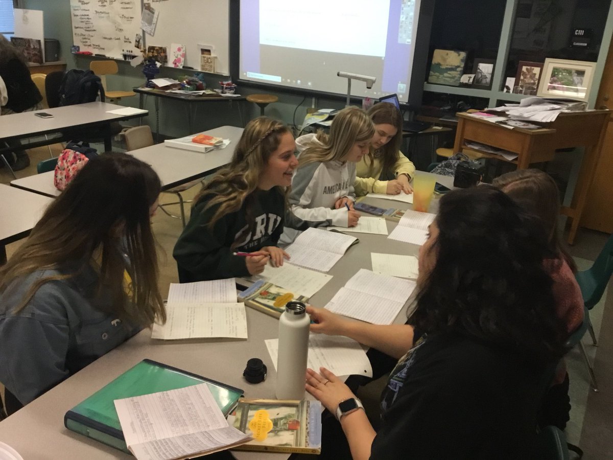 ReneeStallings4's tweet photo. Lots of literary circles going on this with concrete details and commentary! #FNL #scecretlifeofbees #huckberryfinn #catcherintherye #houseonmangostreet https://t.co/VhXM78BY3D