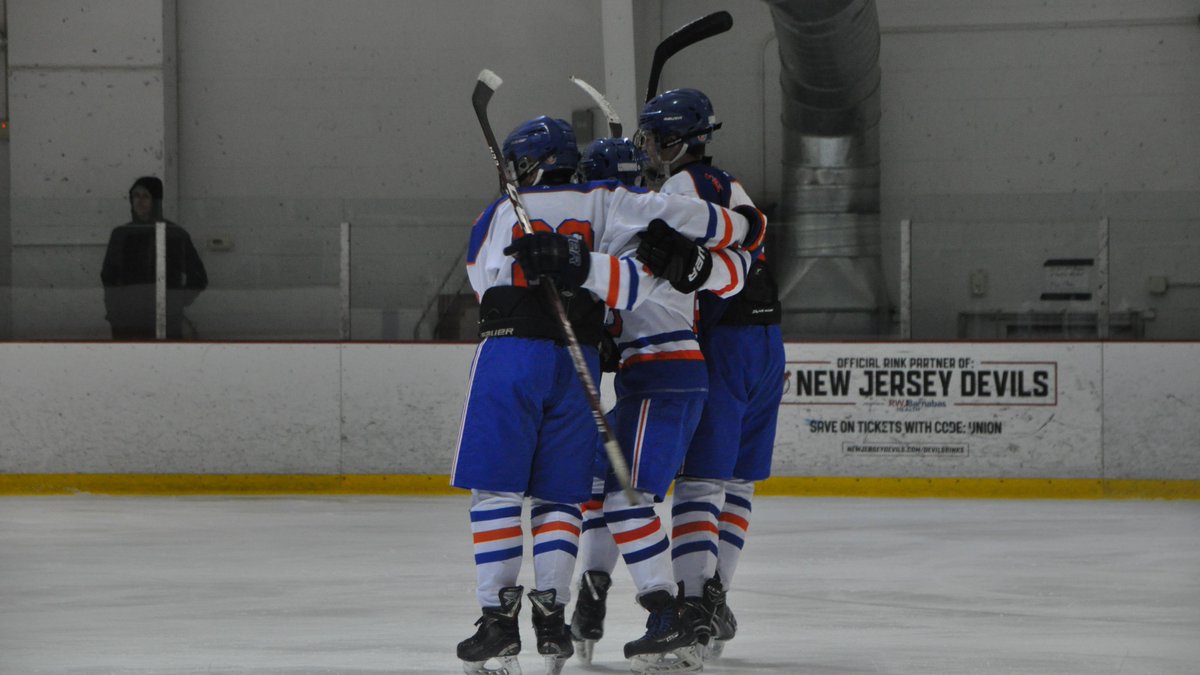 Jonathan Dayton Ice Hockey got back in the win column last night after a hat trick from forward Gary Mignone. Check out the game recap here: bit.ly/2qBtzPT #Springfield #Sports #IceHockey #GameRecap