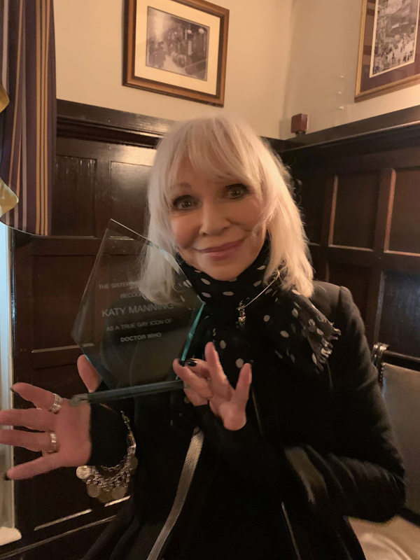 Katy Manning Receives True Gay Icon Of Doctor Who Award news.drwho-online.co.uk/Katy-Manning-R… via <a href="/DrWhoOnline/">Doctor Who Online</a> <a href="/sisterhood_karn/">@Sisterhood_Karn</a> <a href="/ManningOfficial/">KatyManning Official welcomes you</a> <a href="/Richard_Unwin/">Richard Unwin</a>