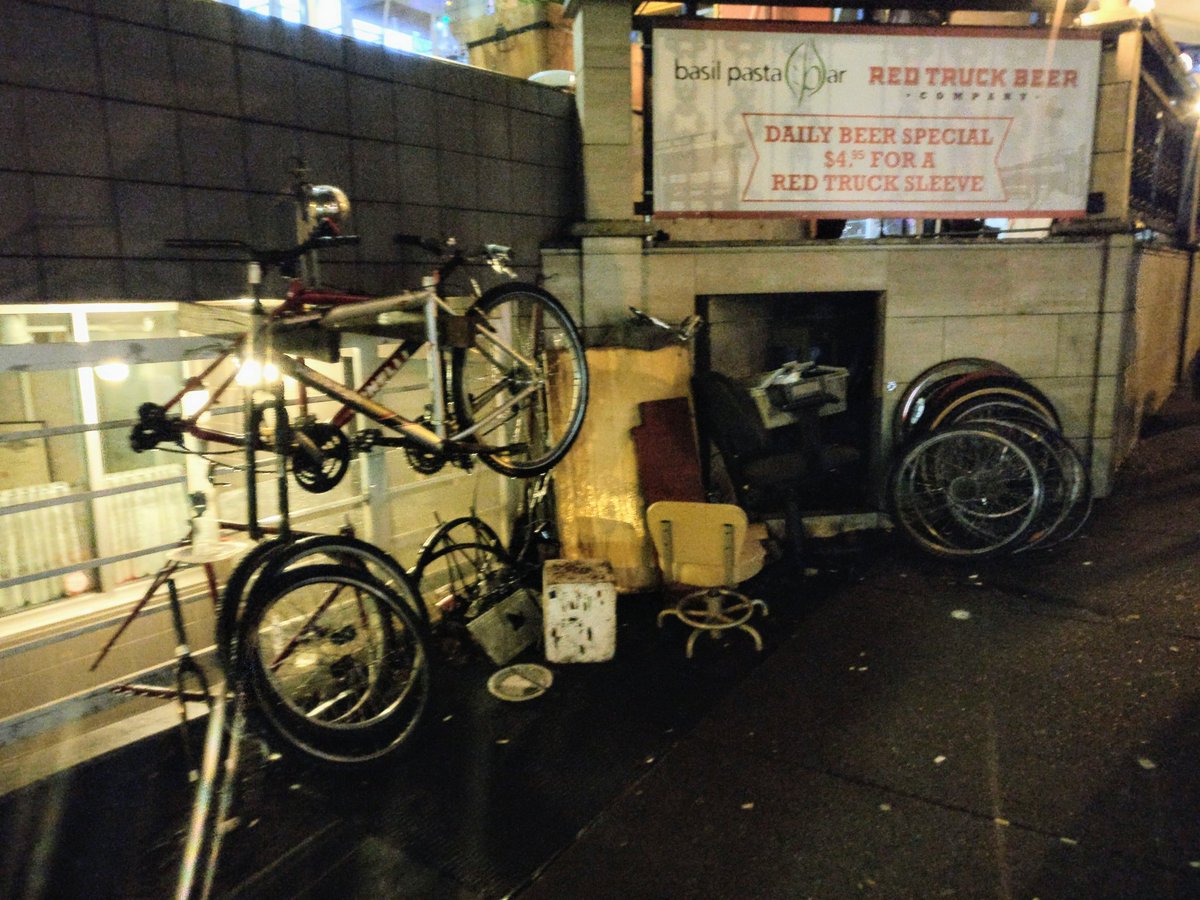 tjwallace's tweet photo. @VancouverPD there is a bike chop shop setup at York and Yew. Can you take care of it? https://t.co/S00eQx31Zp