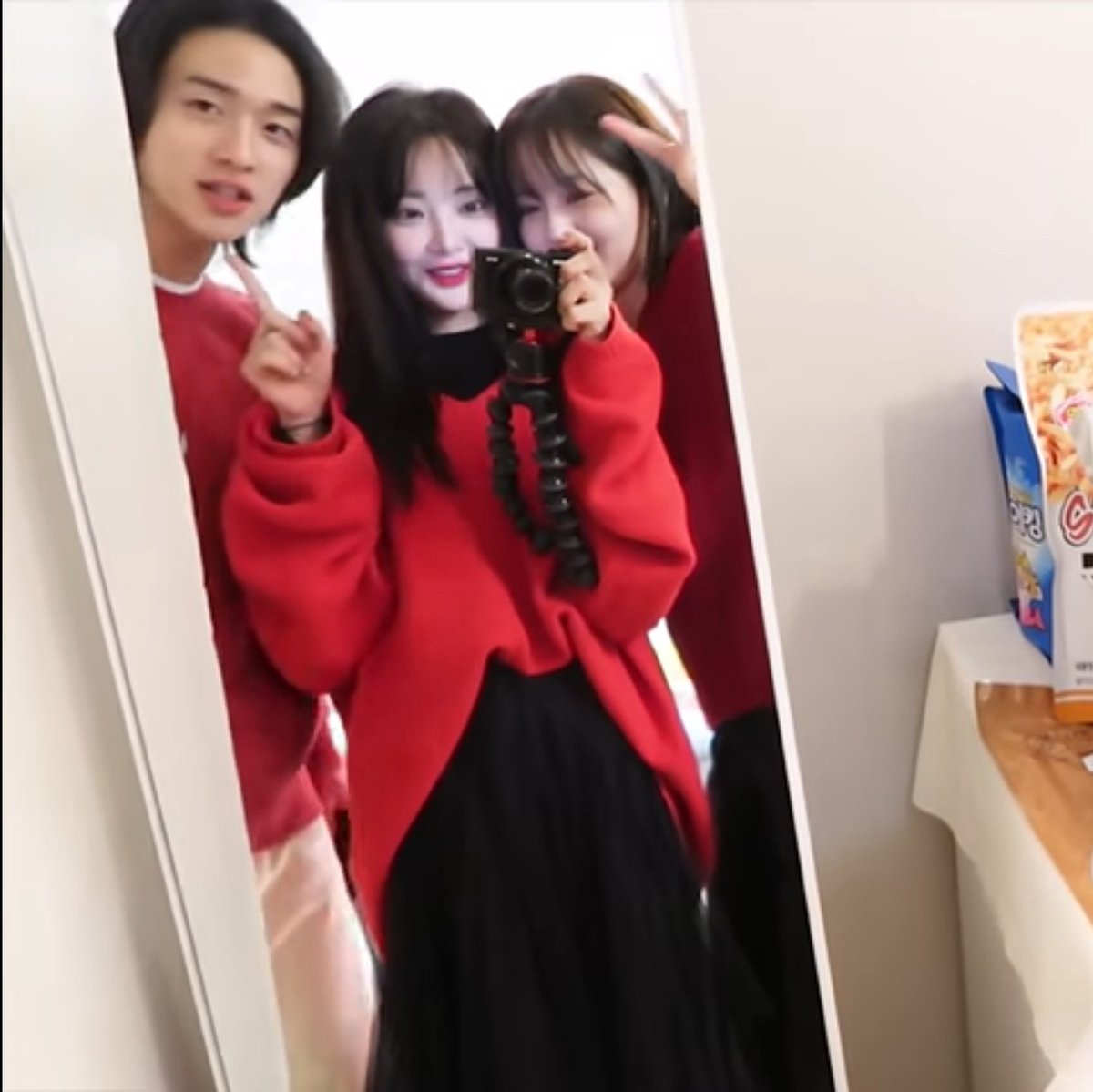 YoonJDY's tweet photo. 😭😭😭😭😭😭 💕💕💕💕💕
#JangDongyoon #KimSohyun #HanGarim https://t.co/FY3Uu6yL7l