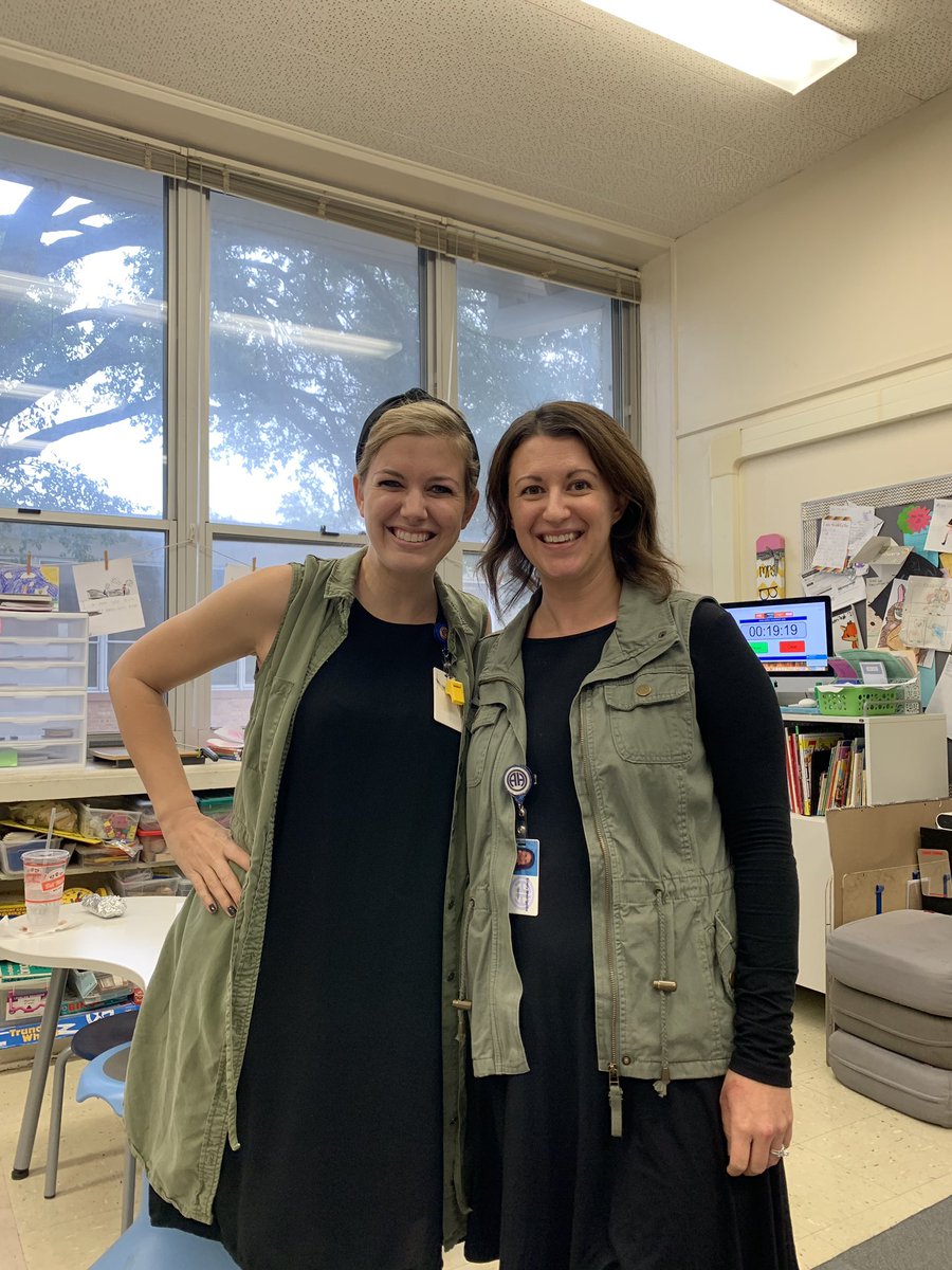 Oh hey Mrs. M! 👋🏼 #twinning <a href="/WoodridgeElem/">Woodridge</a>