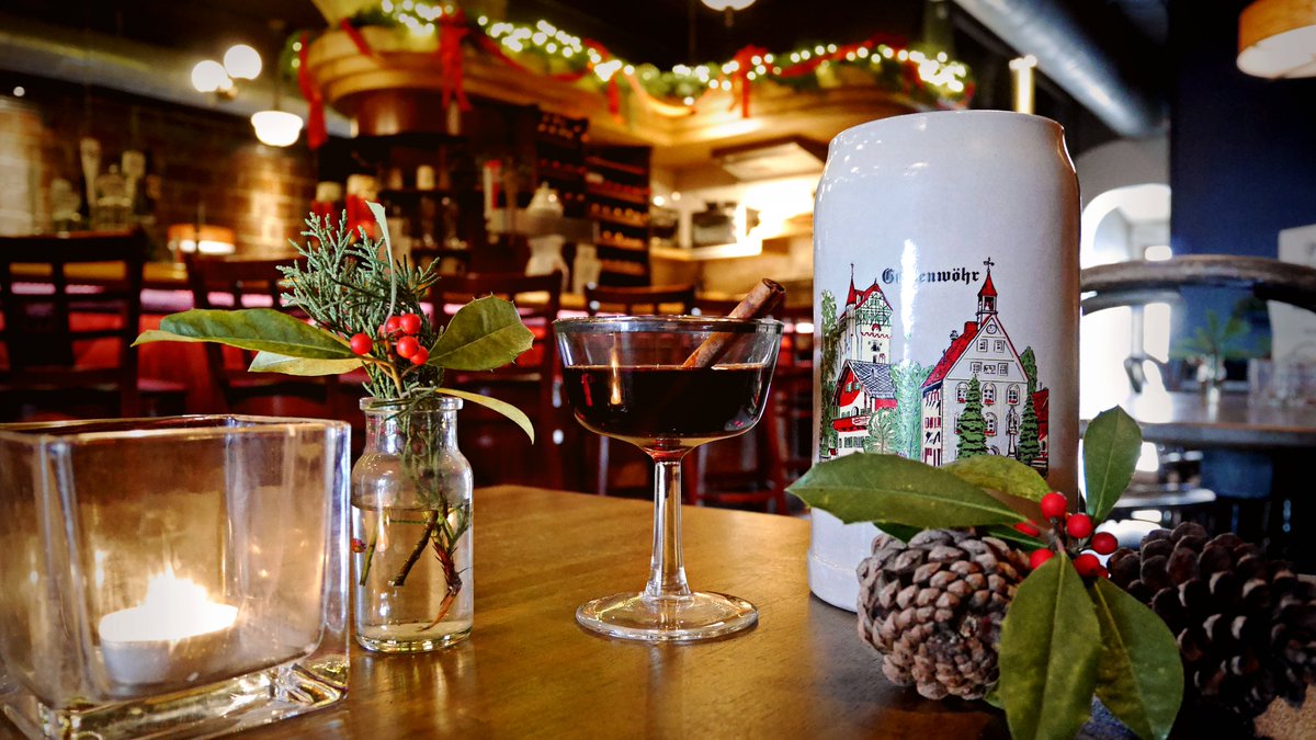 buchnersbar's tweet photo. ✨Happy Holidays at Buchner’s!✨ The smell of mulled wine, warm roasted nuts, and biergarten bonfires 🔥 are in the air. We’ve got the holidays covered with traditional glühwein, seasonal German bier, celebratory bubbly, house made bratwurst, charcuterie, schnitzel, and more! 🎄 https://t.co/PZFqfgXkqH